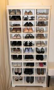 We Love Recycling Projects This Wooden Shoe Rack Made Of An Old Cupboard Helps Store All Your Heels Flats Schuhregal Schuhschrank Selber Bauen Schuhschrank