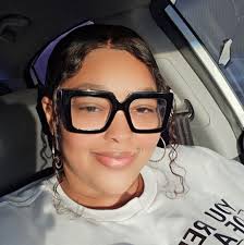 What are some recommendations for a balloon artist for a kid's birthday  party?