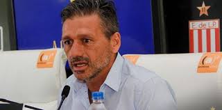 Nelson Vivas fue presentado en Estudiantes con la meta de "ser  protagonistas"