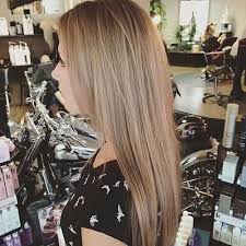 With the dual blonde and brunette tones, honey blonde coloured hair can be adapted by making it darker or lighter to suit different skin tones, eye colours and personal styles. 55 Wonderful Blonde Hair Shades For Golden Dreams Hair Motive Hair Motive