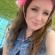 Hello, I am fairly new to cricut (have been using it for a few months)  Despite buying loads and loads of wonderful vinyl and HTV I have stuck to  black and white