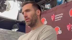 The Cleveland Browns announced that they have re-signed quarterback Joe  Flacco. Flacco led the team to the playoffs in 2023. See link below ⬇️  bit.ly/43RAFjy