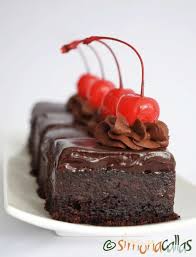 10 minute (complexitate redusa) ingrediente: Negresa De Post Cu Banane Si Ciocolata Simonacallas