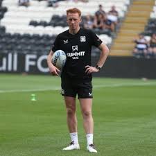 Tom Bennett (@TomBenno90)