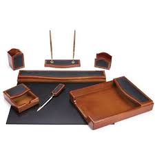 4 Must Have Executive Desk Accessories For Organizing Designalls In 2020 Desk Accessories Desk Set Luxury Desk