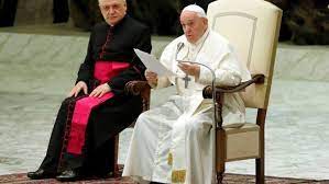 Papež františek (historicky první jezuita na papežském stolci s původním jménem jorge mario bergoglio) v nedávném kázání adresovaném jeho komunikačnímu týmu uvedl, že je alergický na. Papez Frantisek Plac Ocistuje A Obnovuje Cirkev Cz