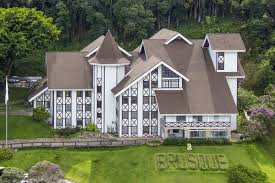 From french brusque, from italian brusco (rude, sharp, sour); 6 Motivos Para Voce Morar Em Brusque Imobiliaria Moresco