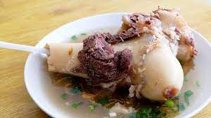 • lalu cuci dg garam, bilas sampai bersih • kentang uk kecil potong kotak, goreng, sisihkan • wortel potong bulat sisihkan • daun bawang iris • cengkeh • kapulaga Mencicipi Kuliner Sup Tulang Sumsum Dan Iga Sapi Yang Menggiurkan Lifestyle Liputan6 Com