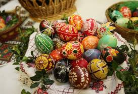 Яйцето се слага на видно място в дома, където ще подмени миналогодишното яйце, донесло здраве, благополучие и късмет на всички обитатели на дома. Velikden By Centralna Biblioteka Im M L Kropivnickogo On Genially