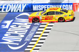 The track drying process was begun but rain started to fall again around one hour after the originally scheduled start time. Nascar Michigan 2017 Lineup Starting Grid For Firekeepers Casino 400 Sbnation Com