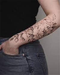But just because its a flower doesn't mean it has to be colorful. Pin On T A T T O O S