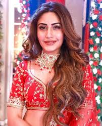 Surbhi chandna is an indian television actress and she made her television debut in 2009 sab tv's taarak mehta ka ooltah chashmah where she played sweety. Surbhi Chandna Wiki Age Boyfriend Husband Family Biography More Thewikifeed