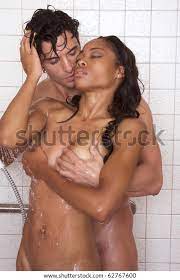 Liebend liebevoll nackte heterosexuelle Ehepaar in Stockfoto 62767600 |  Shutterstock