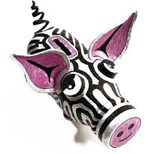 Une activité manuelle recyclage bouteille plastique absolument paresseuse est tout simplement peindre l emballage en question et s en servir comme vase. Fabriquer Une Tirelire Cochon Recyclee Idees Conseils Et Tuto Activite Manuelle Enfant