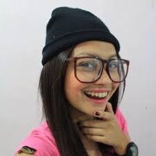 Charlie Gee's Instagram, Twitter & Facebook