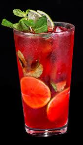 Dann den inhalt durch ein sieb seihen und in große gläser füllen. Kostenlose Foto Kalt Frucht Glas Frisch Minze Erdbeere Saft Garnierung Zombie Hurrikan Schlagen Hugo Meeresbriese Negroni Grenadine Sommergetrank Erdbeersaft Schorle Nicht Alkoholisches Getrank Mai Tai Cocktail Garnieren Limeade