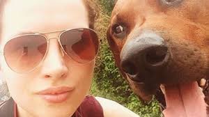 A Selfie Could Tell You If You Have This Thyroid Cancer Symptom