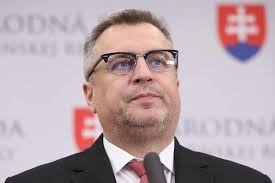 SNS chce v najbližších dňoch navrhnúť zrušenie transakčnej dane, podľa  strany Andreja Danka je neefektívna a škodlivá, píše TA3. S návrhom chce  prísť počas rokovania koaličnej rady. Ak by neuspela, chce aspoň