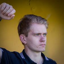 Björn auf dem Baseballfeld