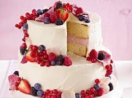 Hochzeitstorte Mit Beeren Topping Rezept Lecker Hochzeitstorte Rezept Hochzeitstorte Backen Hochzeitstorte Fullung
