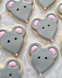 Mouse Heart Cookies I Don T Know Who S Design This Is But Saw A Number Of Them On Pinterest I Sugar Cookie Designs Cookie Decorating Sugar Cookies Decorated