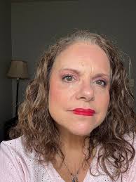 I love a good bold lip!! Who loves bold colors? Or have you never tried??