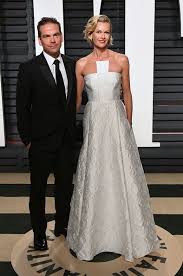 Lachlan Murdoch And Sarah Murdoch Attend The 2017 Vanity Fair Oscar Party Vanity Fair Oscar Party Sleeveless Wedding Dress Oscar Party