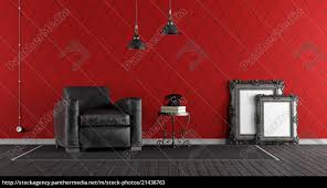 Wohnzimmerfarbe rot kombinieren bei einer so auffallenden farbe, wie rot. Klassisches Wohnzimmer In Schwarz Und Rot Lizenzfreies Bild 21436763 Bildagentur Panthermedia