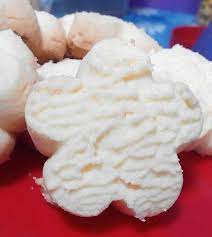 Kuih bangkit yang lazat akan larut di dalam mulut dan memiliki rasa yang rangup kalau. Resepi Biskut Bangkit Cheese Yang Cair Di Mulut Kongxie Kongsi Artikel Dan Berita Berinformasi Gambar Video Resepi Dan Cerita Lawak