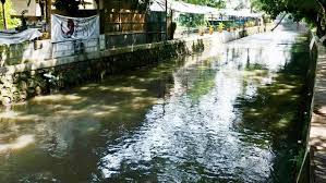 Kita hendaklah tahu cara menjaga alam serta sedar akan impak negatif yang akan kita perolehi sekiranya persekitaran kita mengalami pencemaran yang melampau akibat daripada aktiviti kita sendiri. Menengok Sungai Di Jati Padang Jaksel Yang Bersih Dari Sampah
