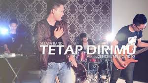 Pak haji masih muda, usia nya saat itu 36 tahun, sudah beristri dan memiliki 4 orang anak. Ost Sekali Aku Jatuh Cinta Selasa Band Tetap Dirimu Official Music Video Youtube