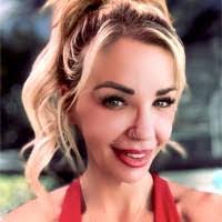 Nicole Usher's Instagram, Twitter & Facebook