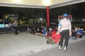 Jun 28, 2021 · peristiwa petani madiun tersetrum jebakan tikus terjadi pada rabu (19/5/2021). Sudah Sebar 20 000 Tiket Gratis Madiun Umbul Square Dilarang Buka Ratusan Pengunjung Kecele
