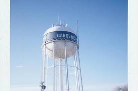 Her work effortlessly spans the worlds of fashion, portraiture, advertising and journalism. Tara Darby Another