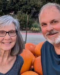🌟 Volunteer Spotlight: Jeff and Nancy Krech 🌟 This week, we're thrilled  to spotlight two incredible volunteers at St. Richard's Episcopal Church:  Jeff and Nancy Krech! For over twenty years, this dedicated