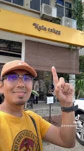 Robin Kula's Instagram, Twitter & Facebook