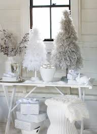 ¿no os ha pasado alguna vez que hay un espacio o un rincón concreto de casa que se os atraganta a la hora de decorarlo? Bricolage De Noel Sapin Blanc En Plumes White Christmas Decor Christmas Decorations Merry Christmas Decoration