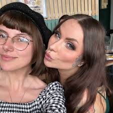 𝔖𝔠𝔞𝔯𝔩𝔢𝔱𝔱 𝔴𝔞𝔯𝔡