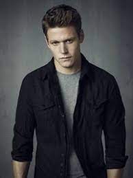 He is the younger brother of vicki donovan, who he has to take care of all by himself, for their troubled mother has left them.when vicki dies, matt is devastated. Matt Donovan The Vampire Diaries Wiki Fandom