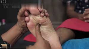 欧美tickle，抹油挠脚心，白嫩玉足被tk-