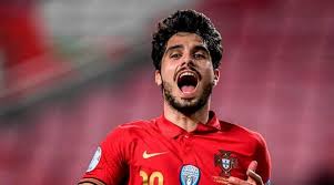 It is controlled by the portuguese football federation, the governing body for football in portugal. Pedro Neto O Primeiro Jogador Nascido Nos Anos 2000 A Chegar A Selecao
