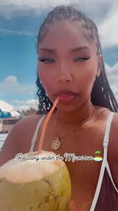 Chill weekend getaway to the beach🏝️👙🥥