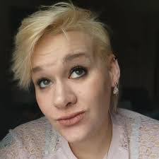 Amanda Zook's Instagram, Twitter & Facebook