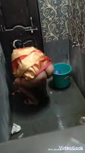 Normal: Desi aunty caught in toilet - ThisVid.com