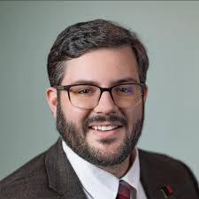 Who can clean a 400 square feet suite in Mills River area every other week?