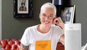 He's a mean mean one, son of a gun, kiss me by the telephone. Stefanie Heinzmann Ist Neue Markenbotschafterin Fur Revox Digital Fernsehen