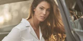 Les publications de leurs fans enflamment instagram. Iris Mittenaere Is Sad Over Rumors About Cosmetic Surgery