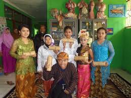 Sekolah merupakan suatu bentuk lembaga pendidikan yang didalamnya berlangsung kegiatan belajar mengajar, serta berbagai kegiatan lain yang mendukung terlaksananya proses belajar mengajar tersebut. Sekolah Slb Terdekat Nusagates