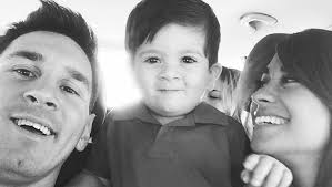 Bienvenidos a la cuenta oficial de instagram de leo messi / welcome to the official leo messi instagram account messi.com. Lionel Messi Spass Mit Sohn Thiago Und Hund Toby Bunte De