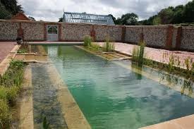 A Natural Swimming Pool Sometimes Referred To As A Swimming Pond Offers A Completely Natural Alternative Schwimmbad Designs Naturschwimmbader Naturschwimmbad